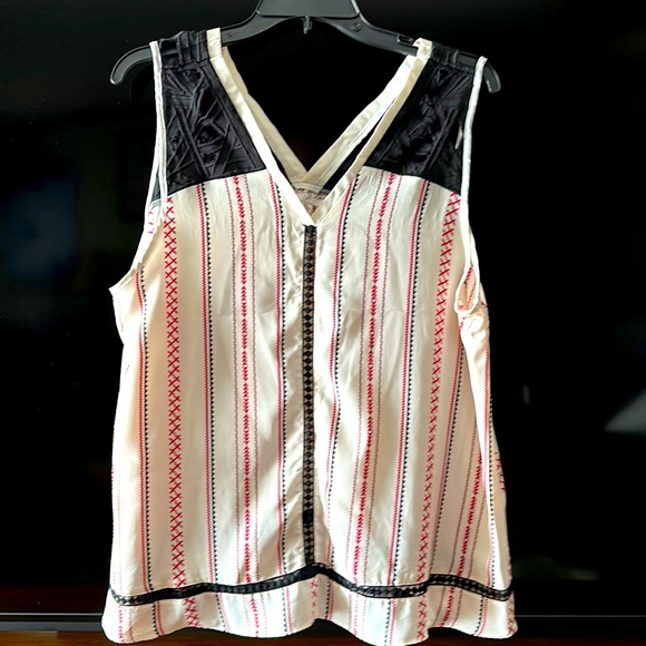Stitch & Lace V Neck Tank XL - Picture 1 of 9